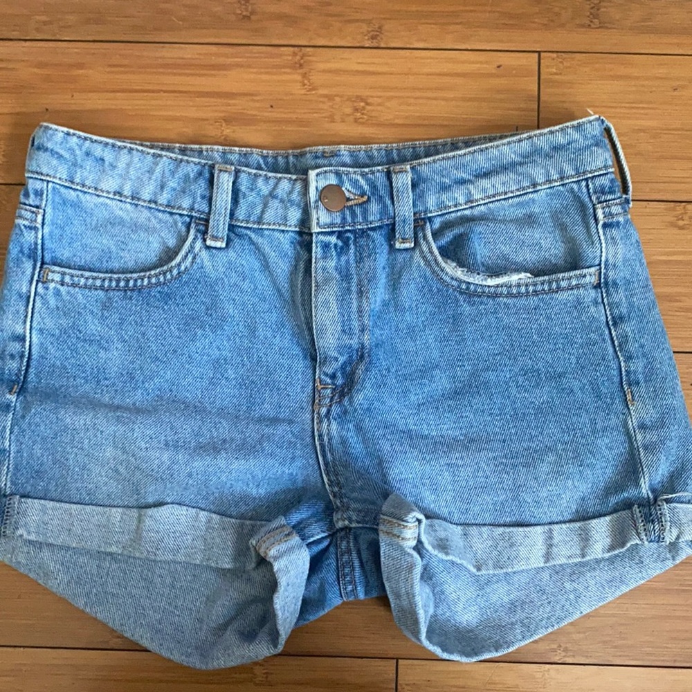 jean shorts from H&M, light wash, size 4